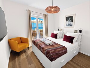 6 bedrooms, iron/ironing board, free WiFi, bed sheets