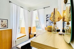 1 bedroom, bed sheets