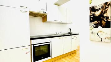 Microwave, oven, stovetop, coffee/tea maker