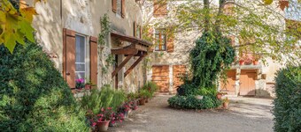 Bed and Breakfast 'Fanny' with Shared Pool, Shared Garden and Wi-Fi