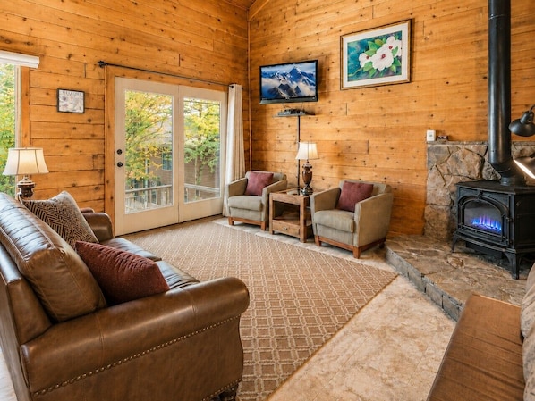 Fernseher, Kamin, Bücher