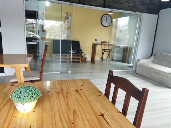 Basic Quadruple Room | Living area