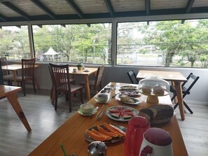 Tägliches inbegriffenes Frühstücksbuffet