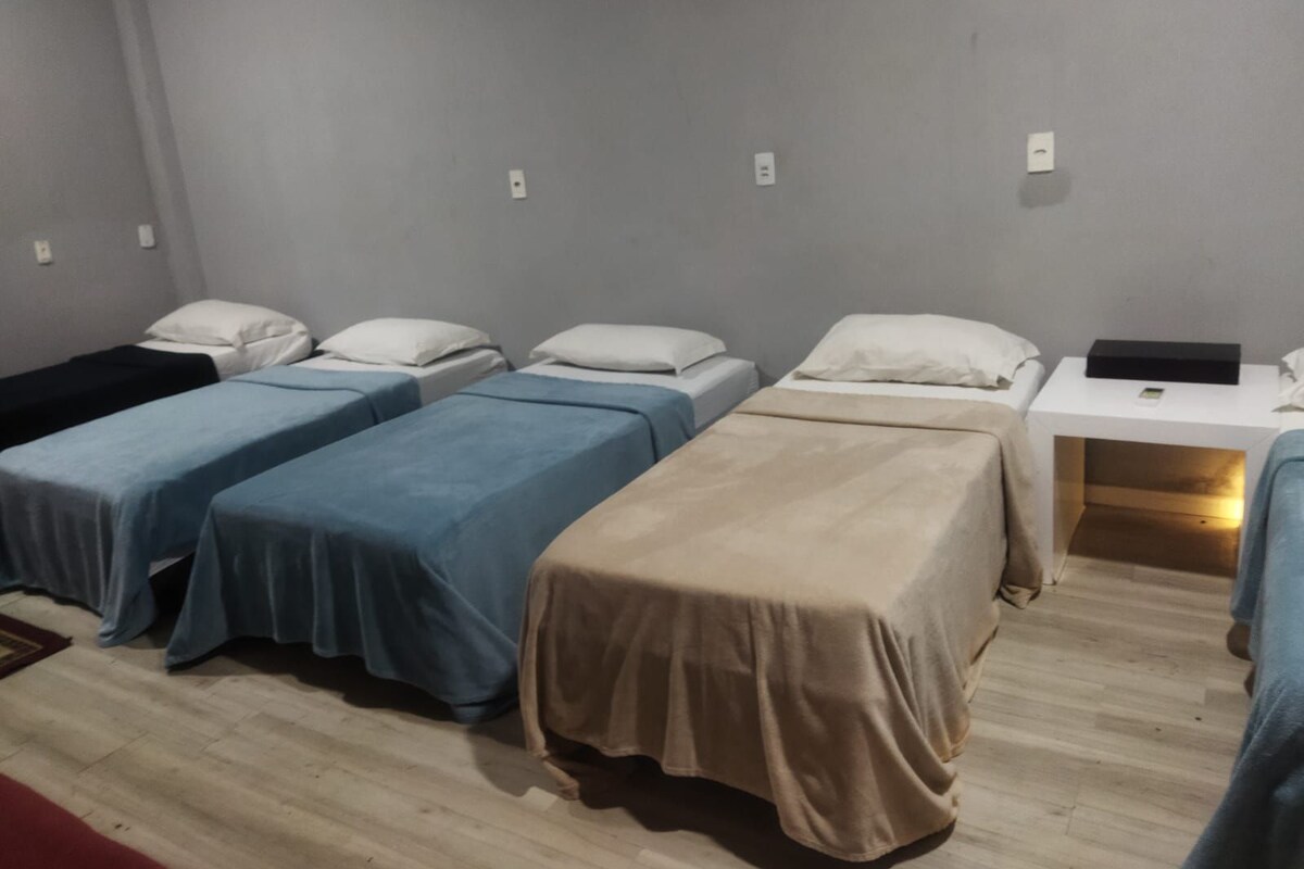 베이직룸 | 노트북 작업 공간, 무료 WiFi, 각각 다르게 가구 비치, 침대 시트