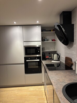 Micro-ondas, fogão, cooktop, lava-louças