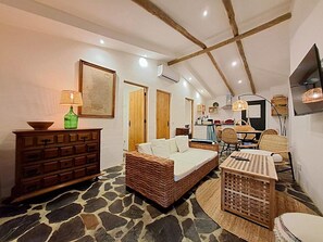 TV - Apartment 'Descanso Dos Oleiros' with Private Terrace, Wi-Fi and Air Conditioning (Aldeia do Mato)