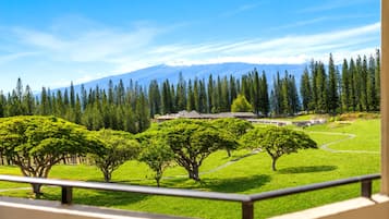 Open green fairways and a glimpse of the ocean and mountains set the tone for your stay at Kapalua Golf Villas.