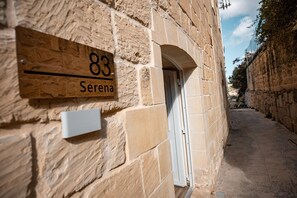 تفاصيل الفندق من الخارج