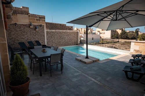  Serena Farmhouse is a Rustic and spacious 5-bedroom with pool and jacuzzi.