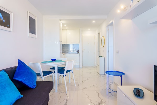 TV - Suntower Arona - Amazing SeaViews, Pools & Beach (Arona)