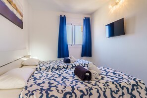 1 habitación, tabla de planchar con plancha, wifi gratis y ropa de cama