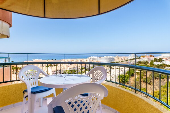 Outdoor dining - Suntower Arona - Amazing SeaViews, Pools & Beach (Arona)