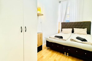 1 bedroom, bed sheets