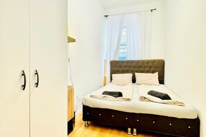 1 bedroom, bed sheets