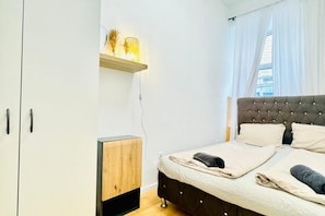 1 bedroom, bed sheets