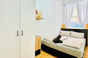 1 bedroom, bed sheets