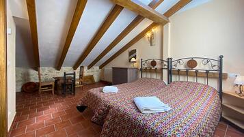 4 bedrooms, WiFi, bed sheets