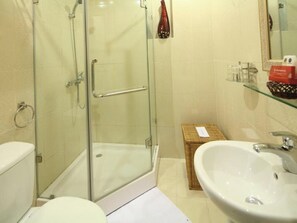 Deluxe Room | Bathroom