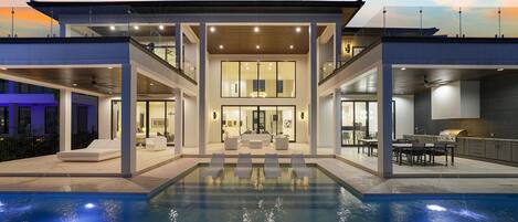 Et oppvarmet basseng