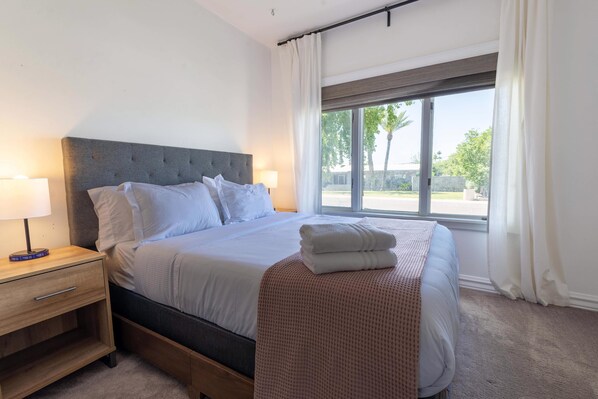 4 bedrooms, iron/ironing board, WiFi, bed sheets