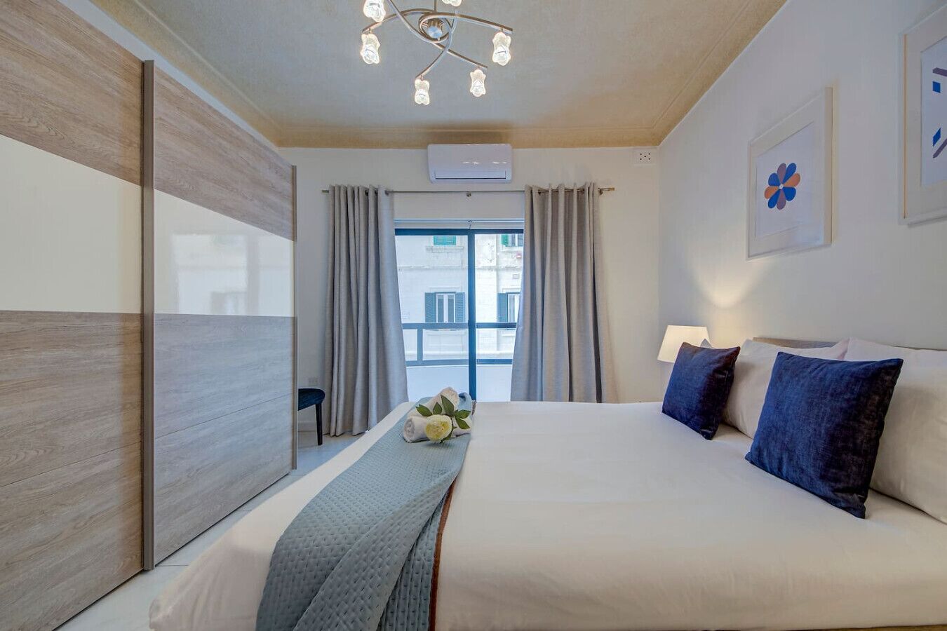 3 Schlafzimmer, Schreibtisch, Bügeleisen/Bügelbrett, WLAN