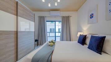 3 Schlafzimmer, Schreibtisch, Bügeleisen/Bügelbrett, WLAN