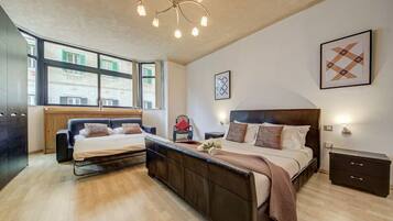 3 bedrooms, desk, iron/ironing board, WiFi