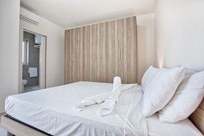 3 habitaciones, escritorio, tabla de planchar con plancha y wifi