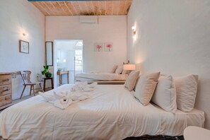 5 bedrooms, desk, iron/ironing board, free WiFi