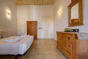 5 chambres, bureau, fer et planche à repasser, Wi-Fi gratuit