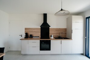 Micro-ondes, four, plaque de cuisson, lave-vaisselle