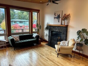 Télévision, cheminée