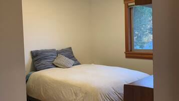 4 bedrooms, free WiFi, bed sheets