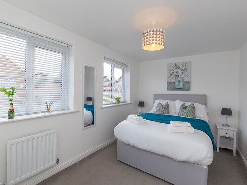 Pass the Keys | Modern | Office & Driveway | Near Crook & Durham