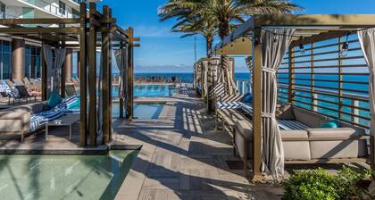 ★★★★★ Stylish Beachfront Escape with Private Balcony, Rooftop Jacuzzi & Pool