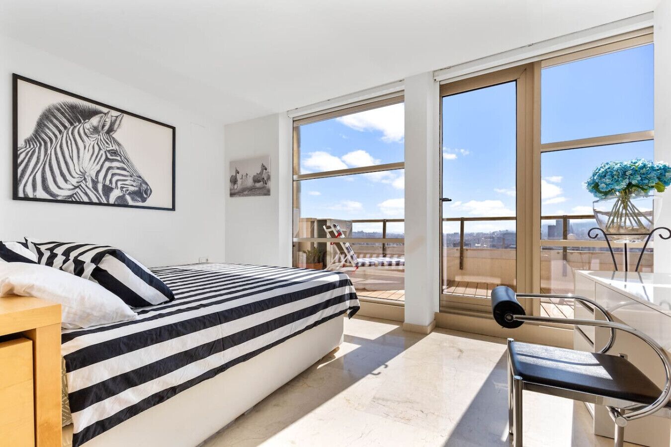 Desk, iron/ironing board, WiFi, bed sheets