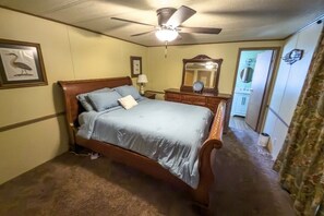 2 bedrooms, free WiFi, bed sheets - Lakefront UTV Trail Access Cabin in the heart of the Ocala National Forrest (Fort McCoy)