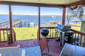 Outdoor dining - Lakefront UTV Trail Access Cabin in the heart of the Ocala National Forrest (Fort McCoy)