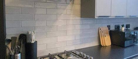 Kühlschrank, Mikrowelle, Ofen, Herdplatte