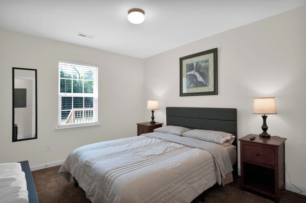 3 habitaciones, tabla de planchar con plancha, internet y ropa de cama 