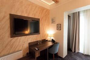 Comfort Double Room, Balcony, City View | Hypo-allergenic bedding, minibar, in-room safe, desk