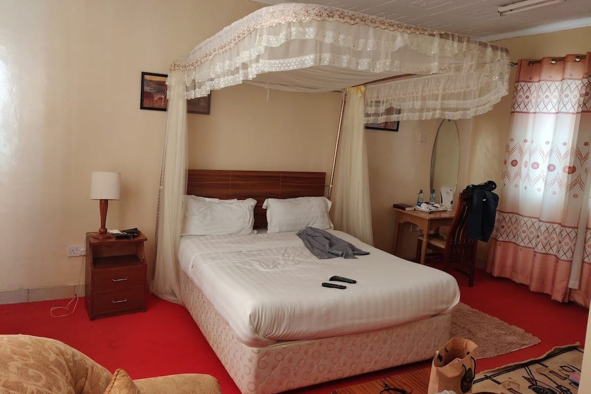 Quarto casal luxo | Wi-Fi de cortesia, roupa de cama