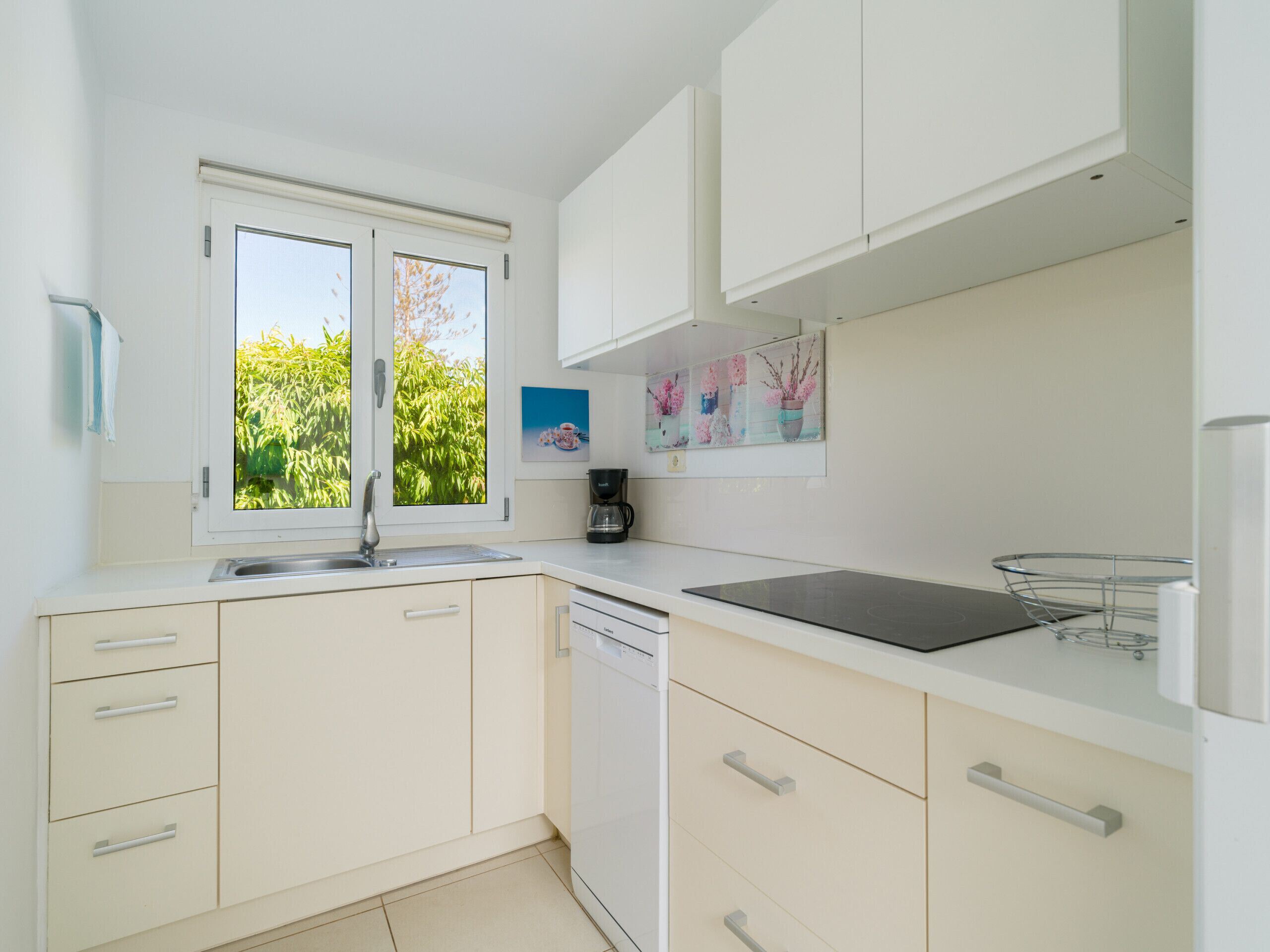 Kühlschrank, Mikrowelle, Geschirrspüler