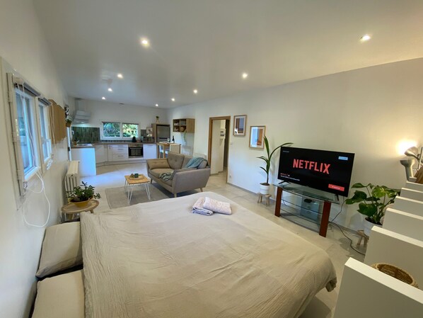 Free WiFi, bed sheets