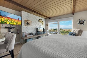 1 bedroom, iron/ironing board, WiFi, bed sheets - The Tides by the Sea - Entire rental unit in Seaside, Oregon, United States (Seaside)