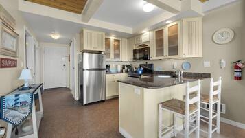 冰箱、微波炉、烤箱、炉灶