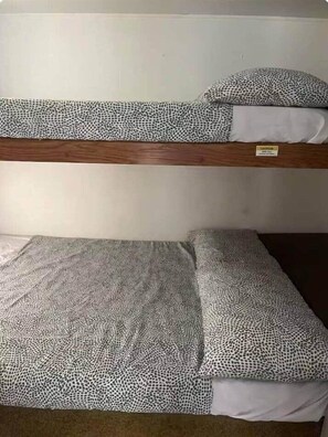 4 chambres, fer et planche à repasser, Wi-Fi, draps fournis
