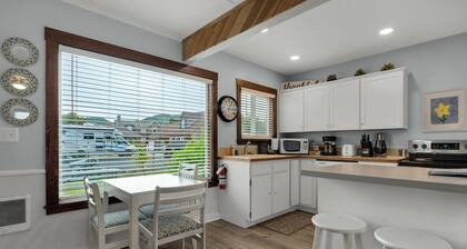 The Tides by the Sea - Entire rental unit in Seaside, Oregon, United States