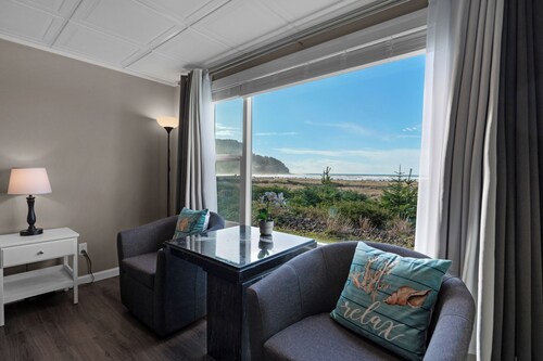 The Tides by the Sea - Entire rental unit in Seaside, Oregon, United States