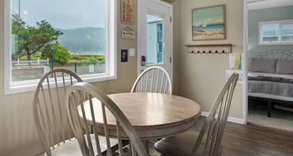 The Tides by the Sea - Entire rental unit in Seaside, Oregon, United States